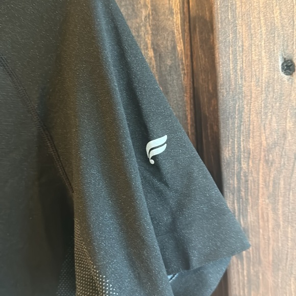 Men’s Fabletics training day tee size small - Picture 5 of 7